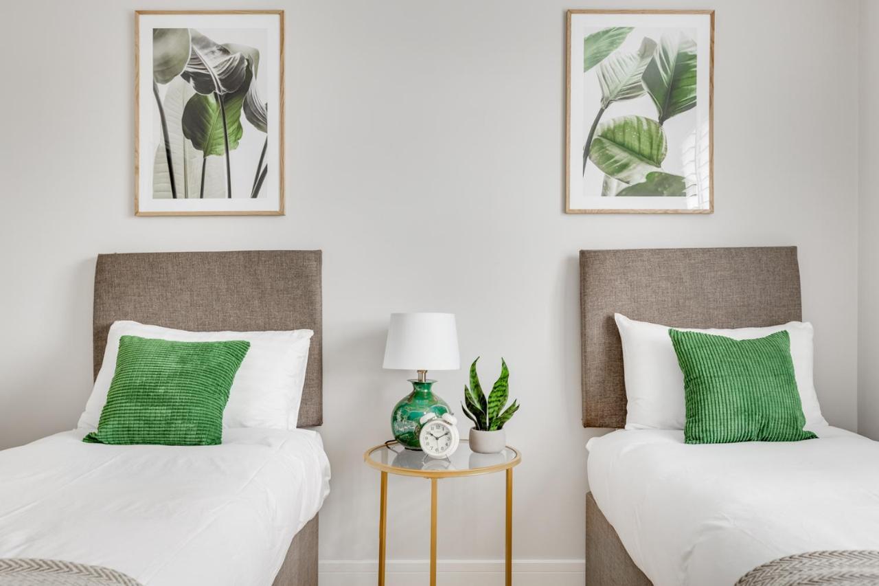 Executive 2 Bedroom Apt City Centre Free Pkg , Wifi By Tent Serviced Apartments 斯坦斯 外观 照片